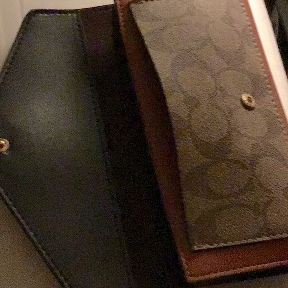 SOLD🌺 Leather Wallet has room for about 24 credit cards 🌺 COPY - Picture 4 of 4